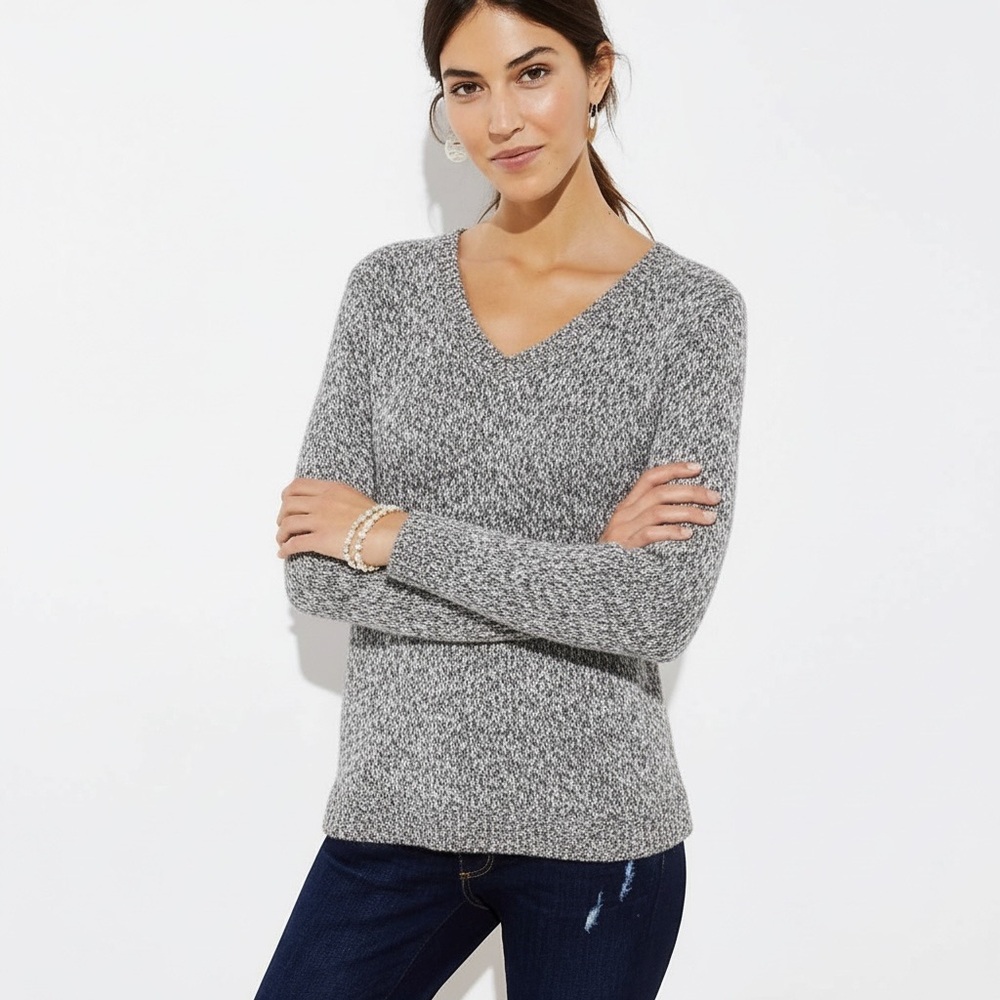 LOFT V-neck “Weekend” Speckled Knit Tunic Sweater in Lt Gray Size Medium